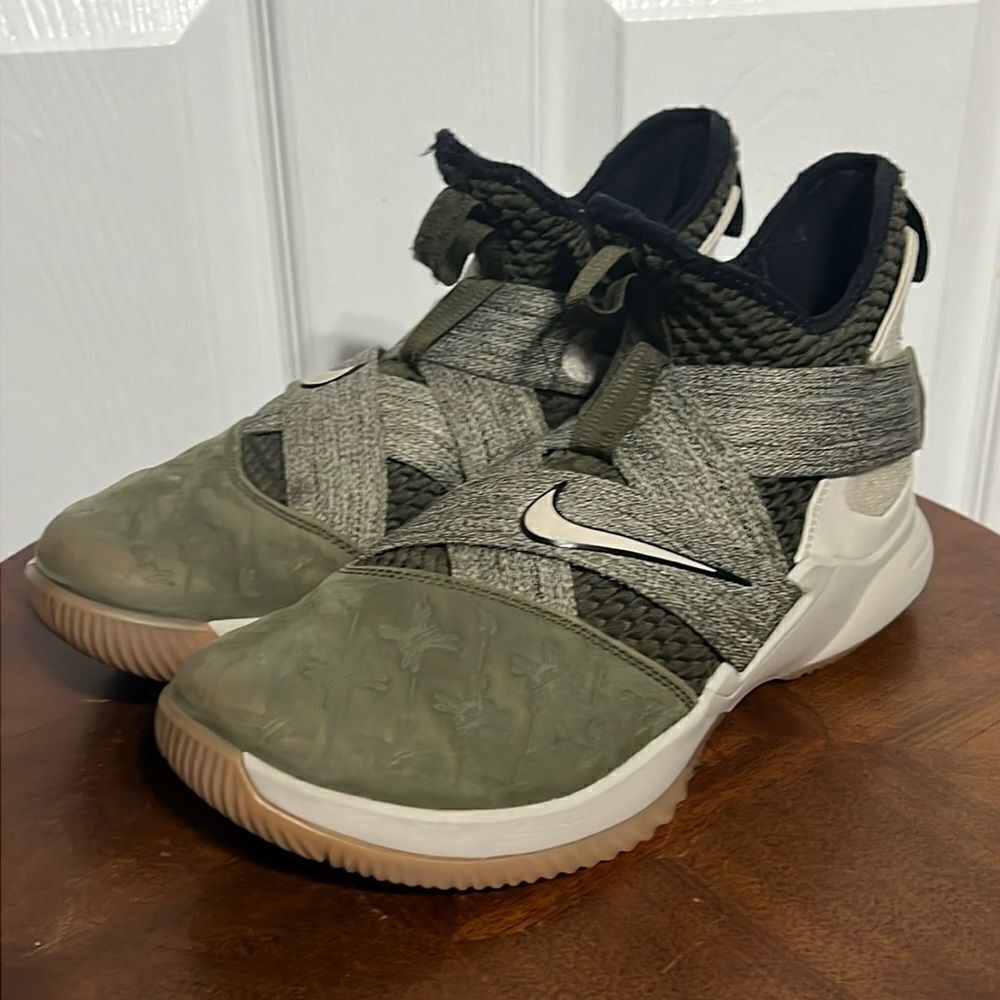 🔥🏀 NIKE Lebron Soldier XII 12 Land and Sea Shoes Olive Gun Mens Sz 8‎ - GUC